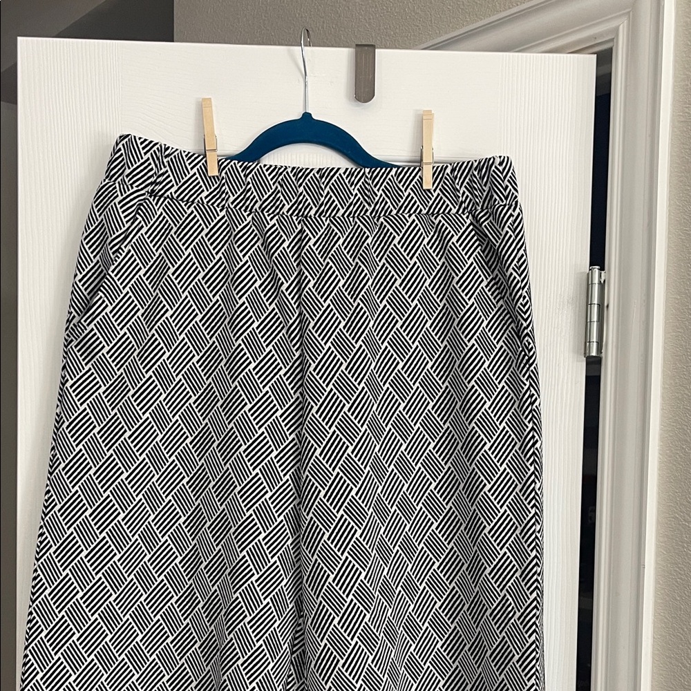Elegant Geometric Wide Leg Pants - Picture 5 of 8